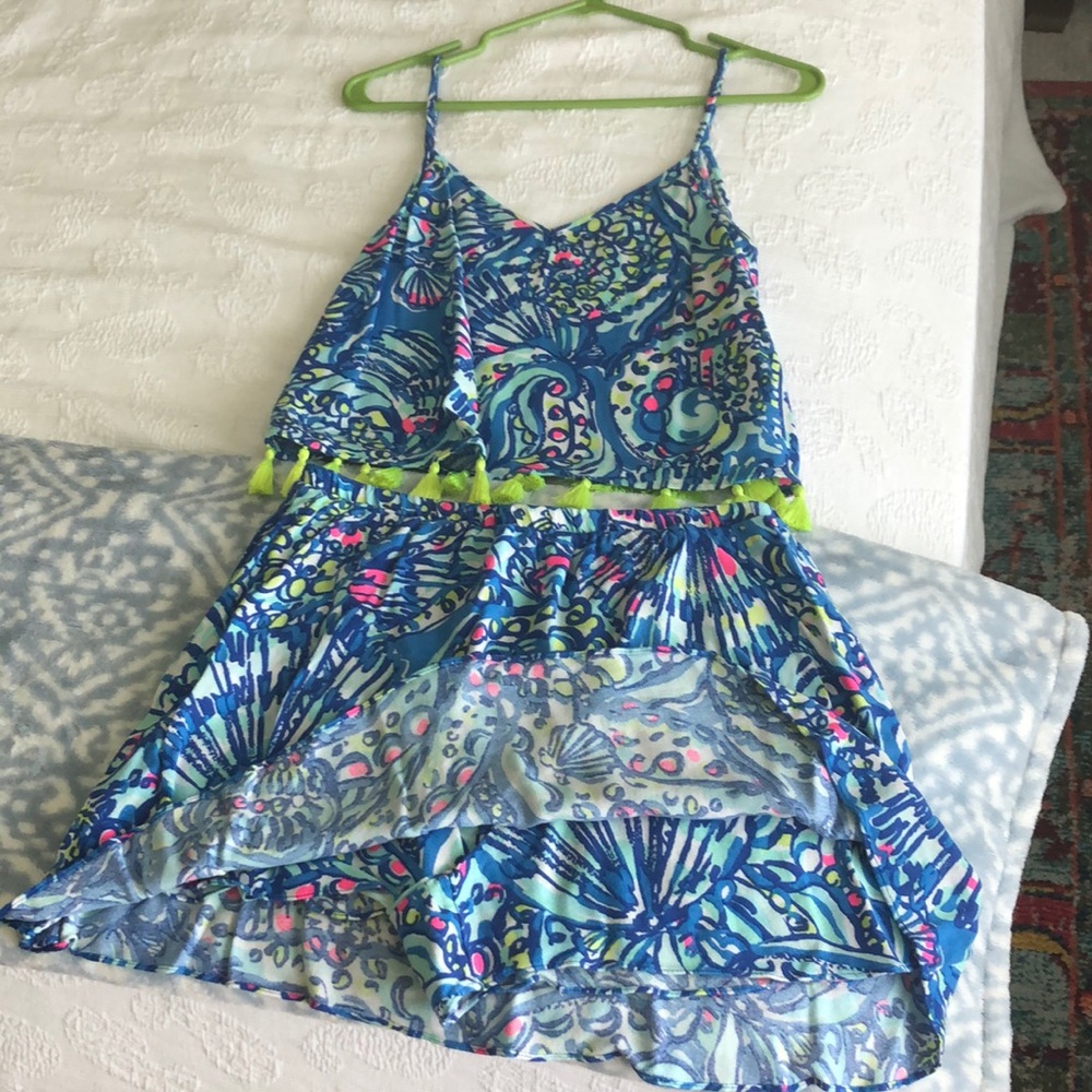 Super cute knit Lilly Pulitzer skorts at only worn a couple times! Like new!